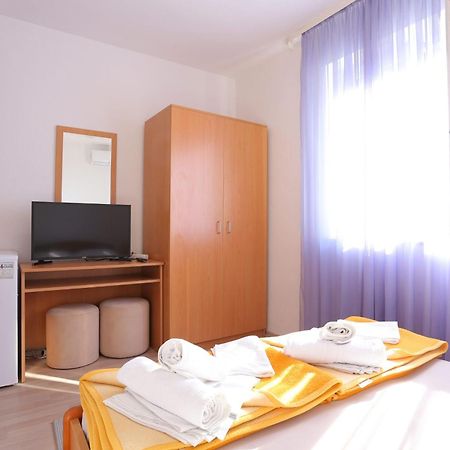 Double Room Tucepi 5263D Bagian luar foto